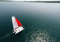 barca a vela trimarano